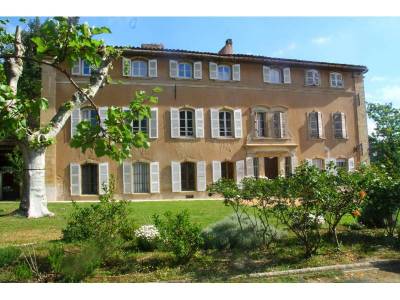 façade et jardin 500m2